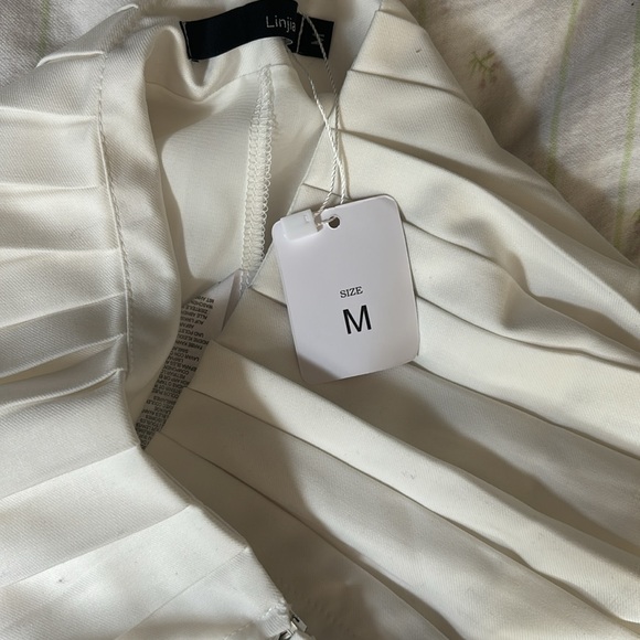 White mini skirt - Picture 3 of 5